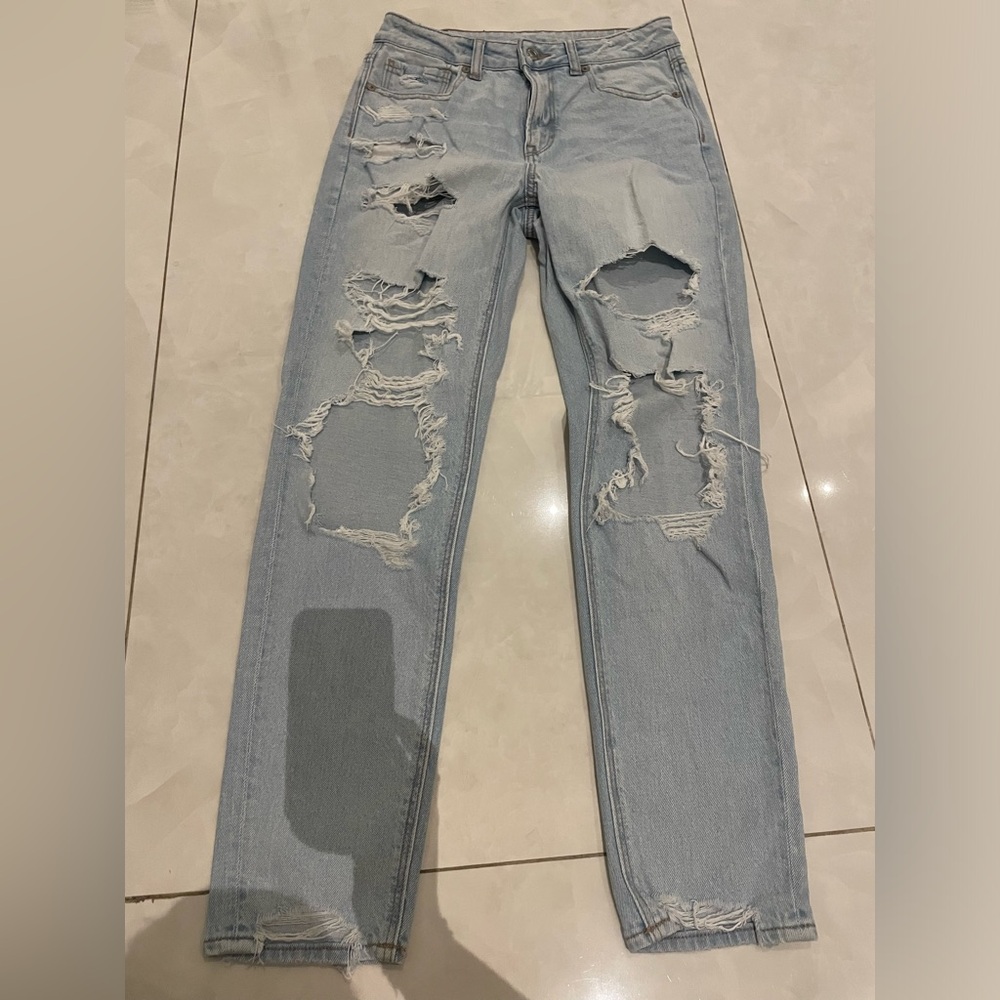 American Eagle Light-wash Ripped Mom Jeans